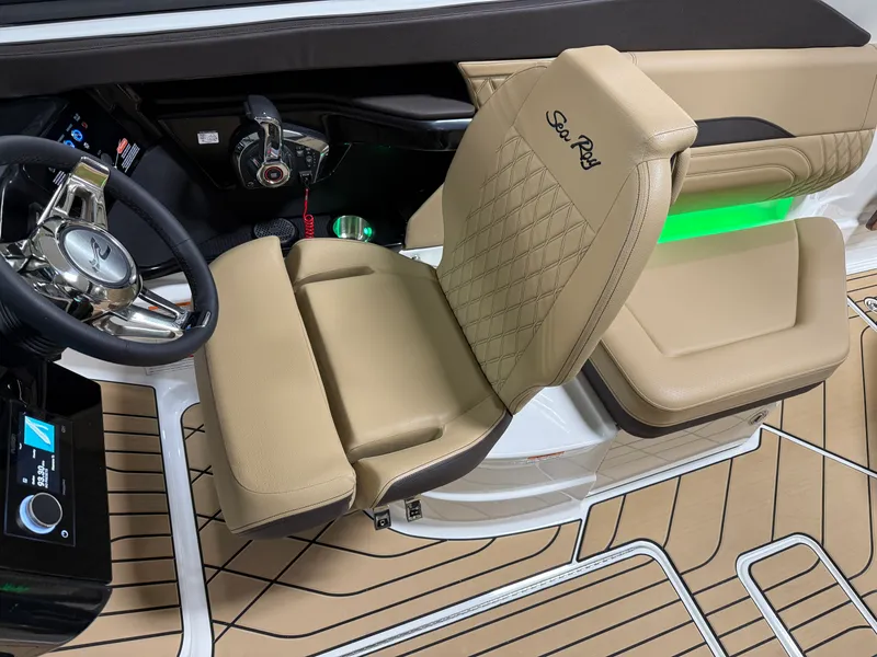 Slide: The Image of Sea Ray SLX 260 2026 - 69