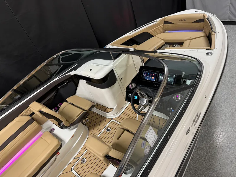 Slide: The Image of Sea Ray SLX 260 2026 - 7