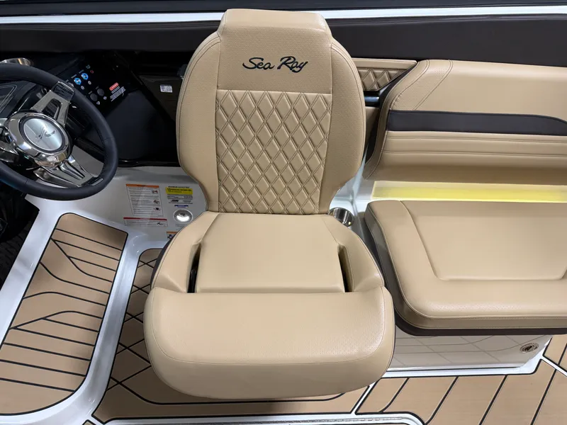 Slide: The Image of Sea Ray SLX 260 2026 - 70