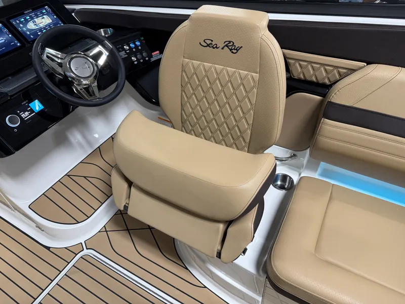 Slide: The Image of Sea Ray SLX 260 2026 - 71