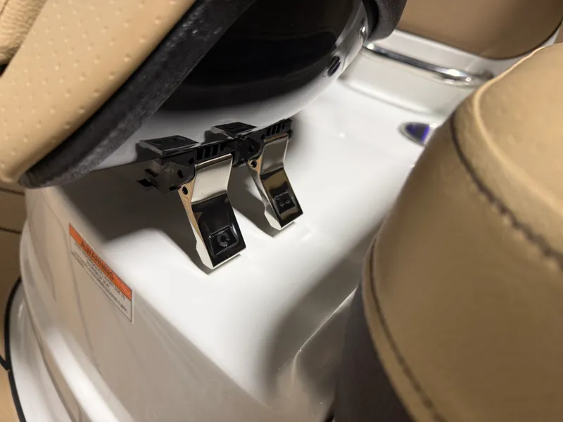 Slide: The Image of Sea Ray SLX 260 2026 - 73