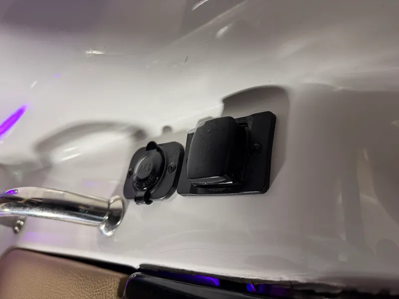 Slide: The Image of Sea Ray SLX 260 2026 - 74