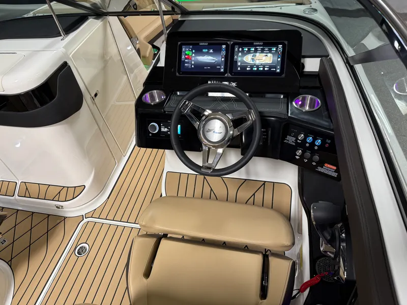 Slide: The Image of Sea Ray SLX 260 2026 - 77