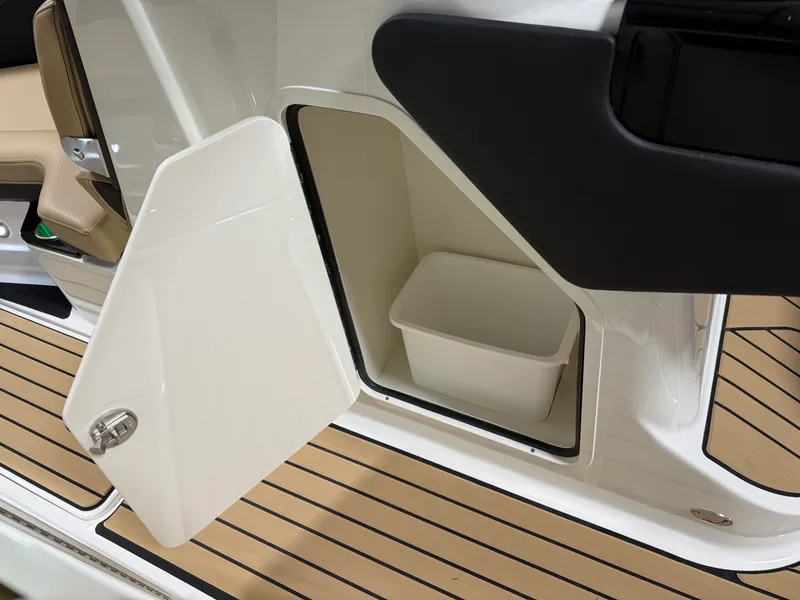 Slide: The Image of Sea Ray SLX 260 2026 - 81