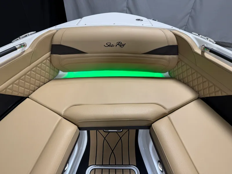 Slide: The Image of Sea Ray SLX 260 2026 - 87