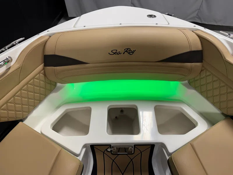 Slide: The Image of Sea Ray SLX 260 2026 - 88