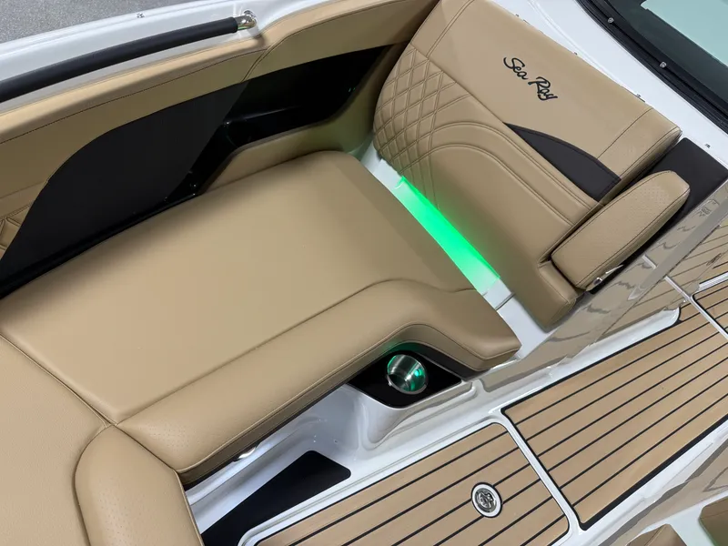 Slide: The Image of Sea Ray SLX 260 2026 - 89