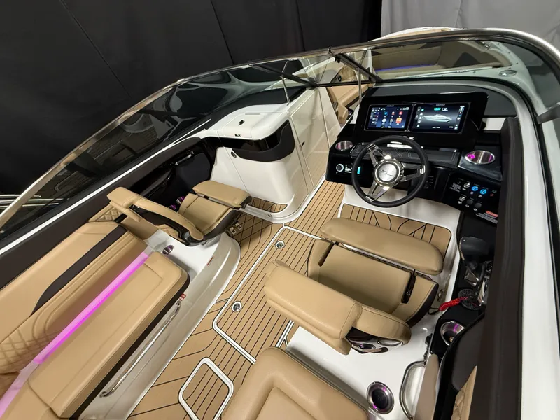 Slide: The Image of Sea Ray SLX 260 2026 - 9