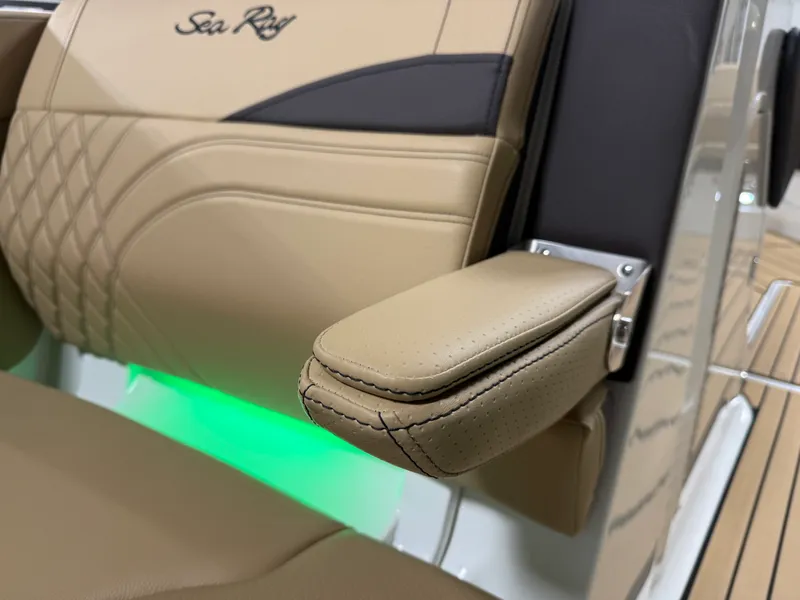 Slide: The Image of Sea Ray SLX 260 2026 - 91