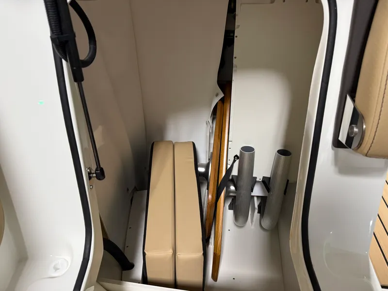 Slide: The Image of Sea Ray SLX 260 2026 - 94