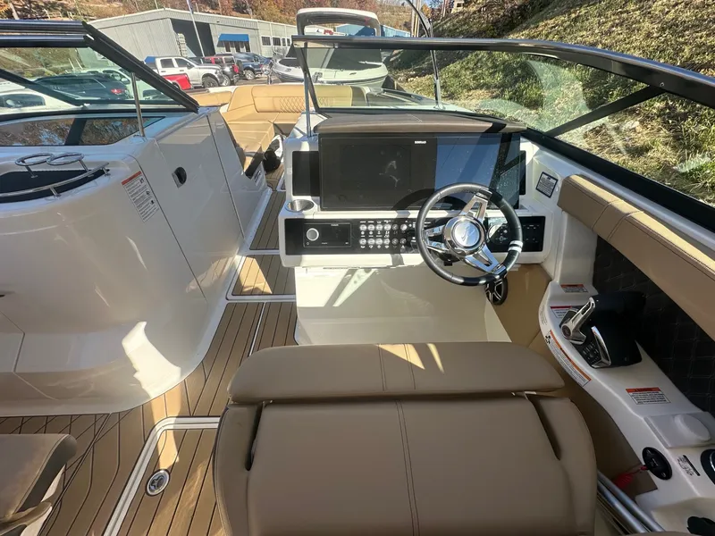 Slide: The Image of Sea Ray SLX 350 2026 - 12