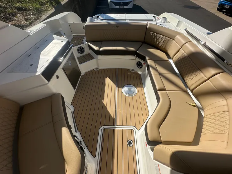 Slide: The Image of Sea Ray SLX 350 2026 - 6