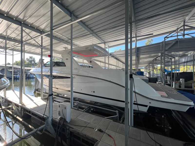 The Image of Sea Ray 400 SLX 2022 - 0