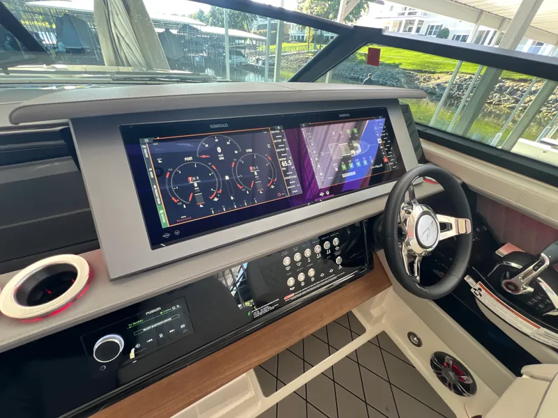 Slide: The Image of Sea Ray 400 SLX 2022 - 12