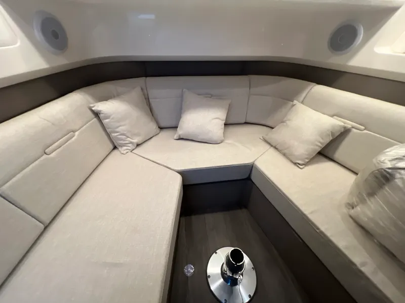 Slide: The Image of Sea Ray 400 SLX 2022 - 20