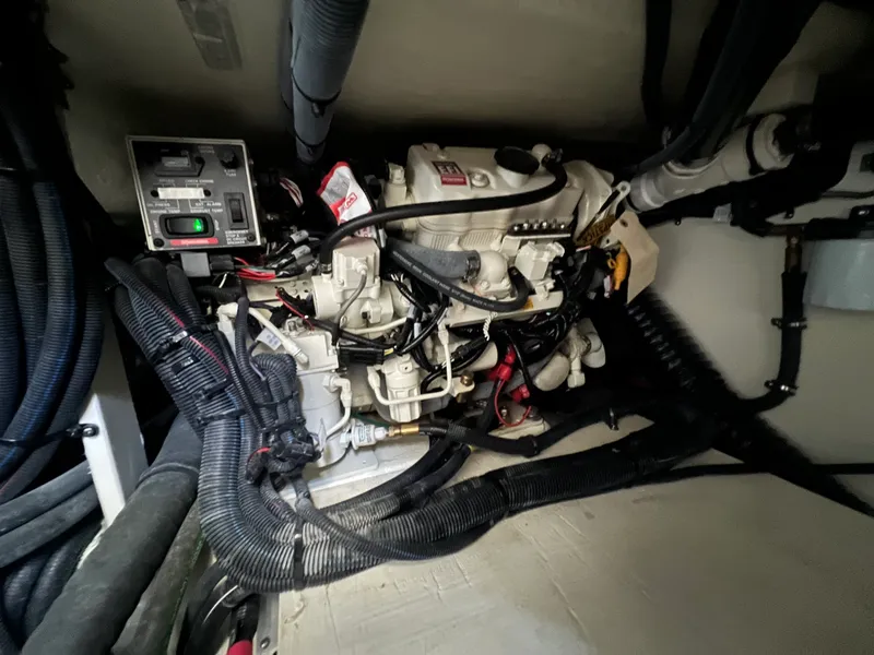 Slide: The Image of Sea Ray 400 SLX 2022 - 23