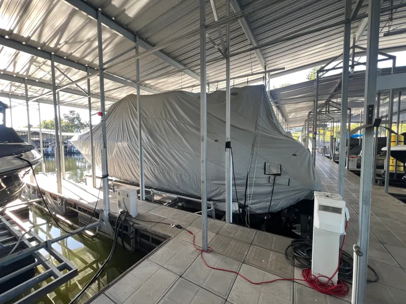 Slide: The Image of Sea Ray 400 SLX 2022 - 26