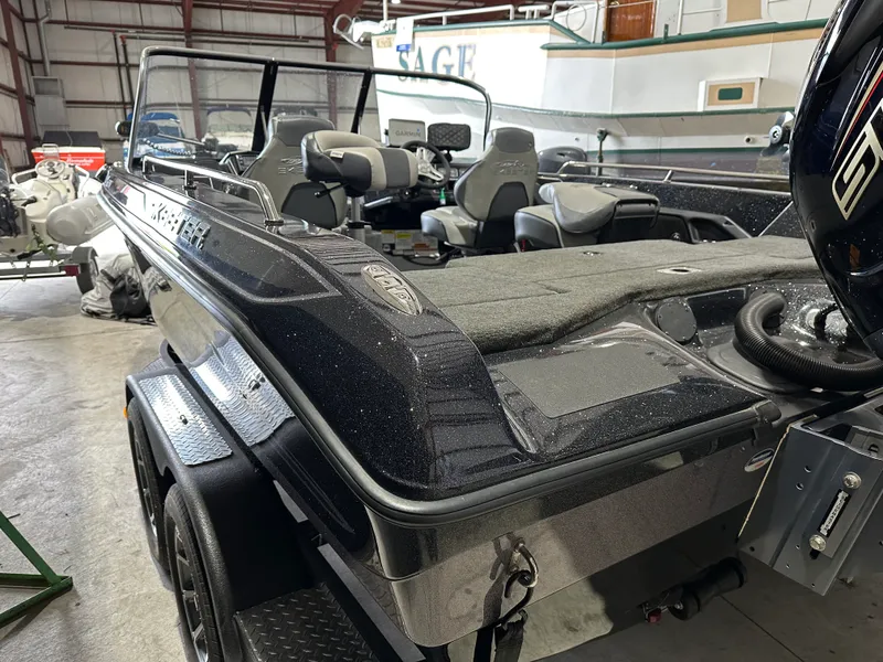 Slide: The Image of Skeeter WX 1910 2022 - 36