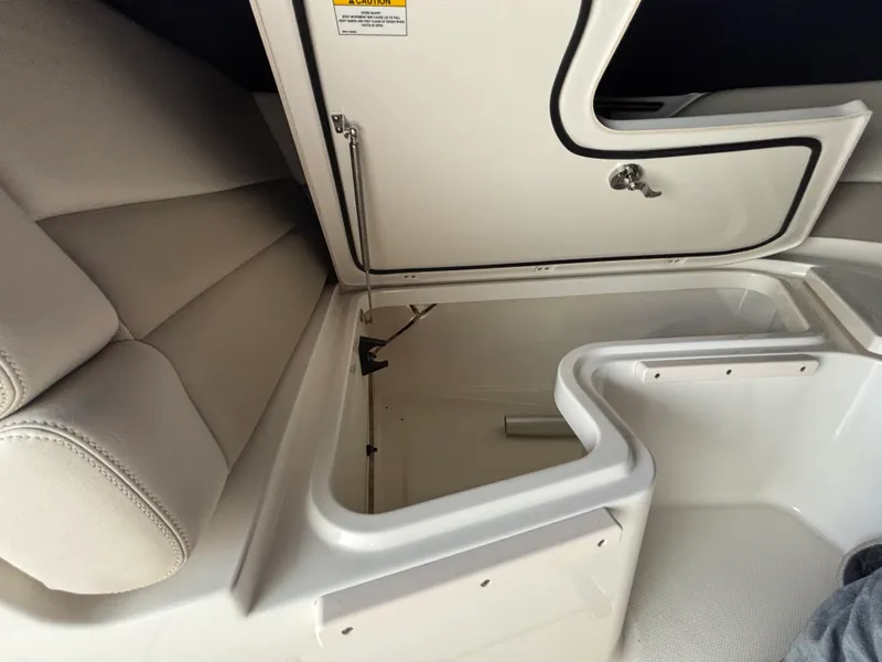 Slide: The Image of Boston Whaler 320 VANTAGE 2020 - 29