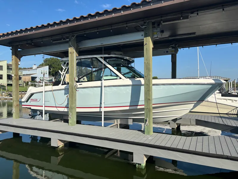 Slide: The Image of Boston Whaler 320 VANTAGE 2020 - 3