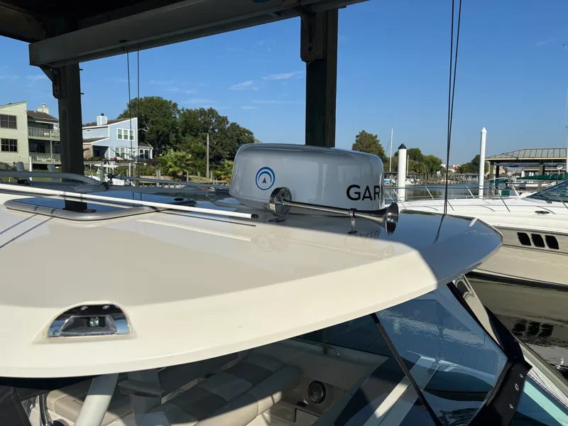 Slide: The Image of Boston Whaler 320 VANTAGE 2020 - 36