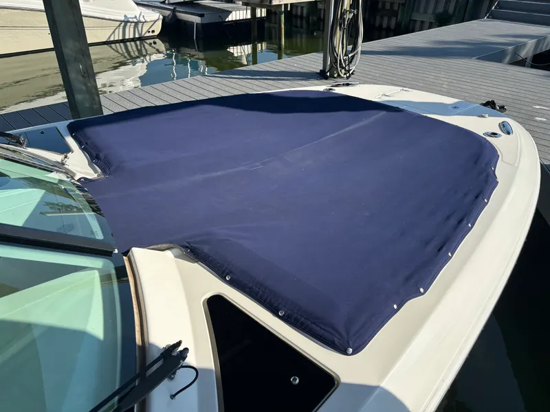 Slide: The Image of Boston Whaler 320 VANTAGE 2020 - 37