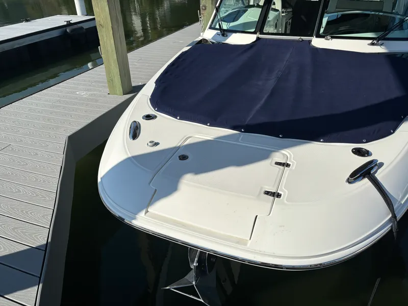 Slide: The Image of Boston Whaler 320 VANTAGE 2020 - 38