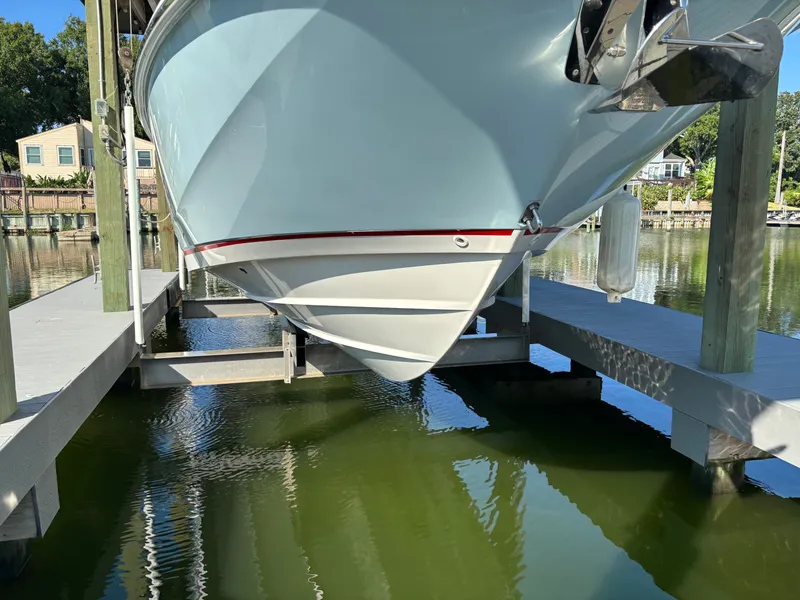 Slide: The Image of Boston Whaler 320 VANTAGE 2020 - 40