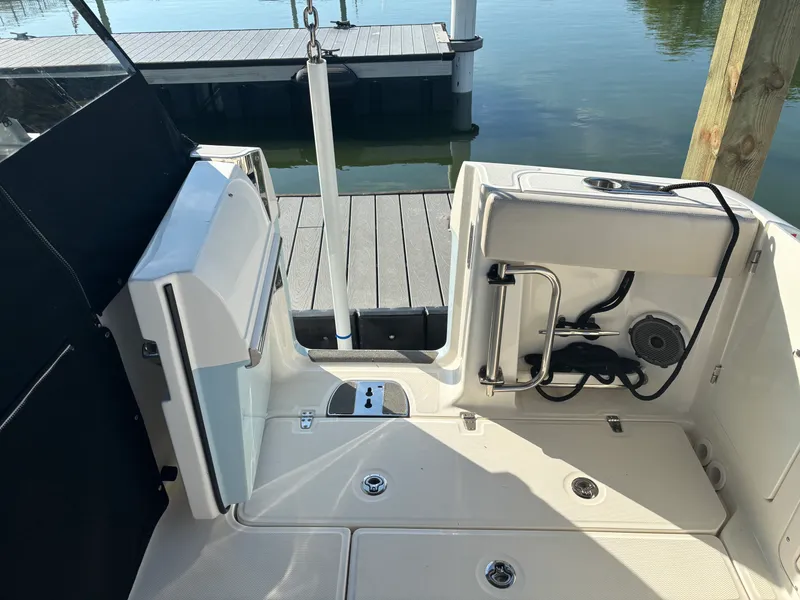 Slide: The Image of Boston Whaler 320 VANTAGE 2020 - 5