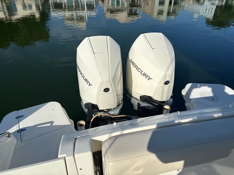 Slide: The Image of Boston Whaler 320 VANTAGE 2020 - 6