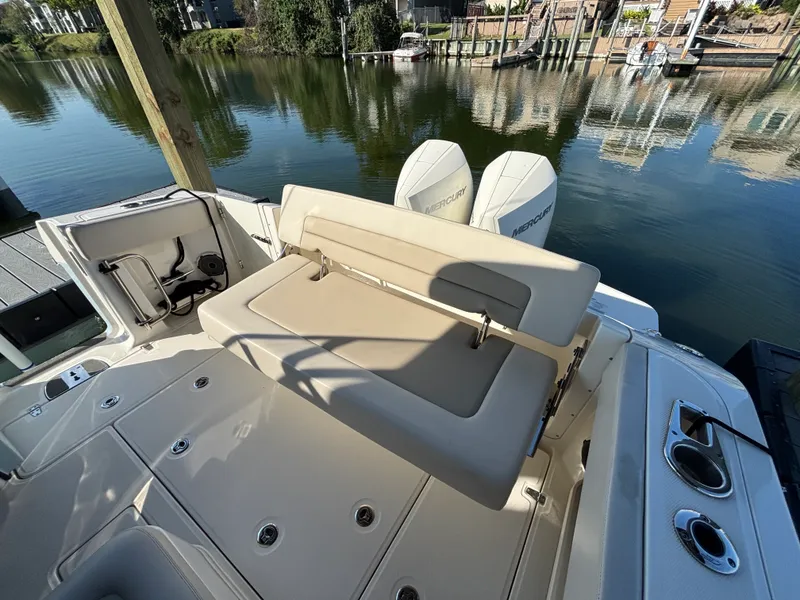 Slide: The Image of Boston Whaler 320 VANTAGE 2020 - 8