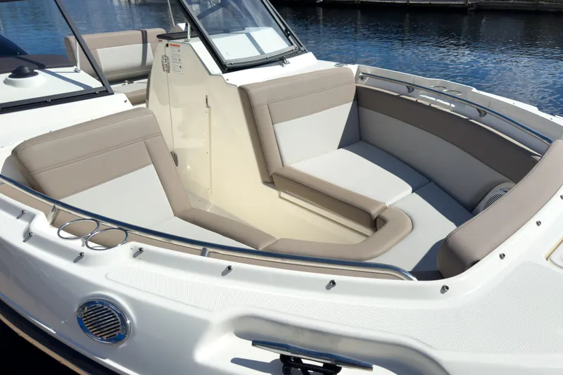 Slide: The Image of Boston Whaler 210 Vantage 2026 - 17