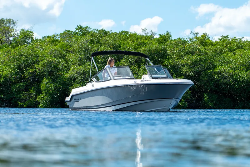 Slide: The Image of Boston Whaler 210 Vantage 2026 - 20