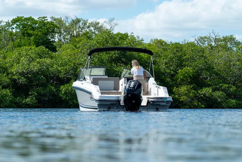 Slide: The Image of Boston Whaler 210 Vantage 2026 - 24