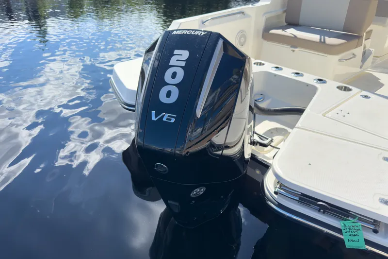 Slide: The Image of Boston Whaler 210 Vantage 2026 - 4