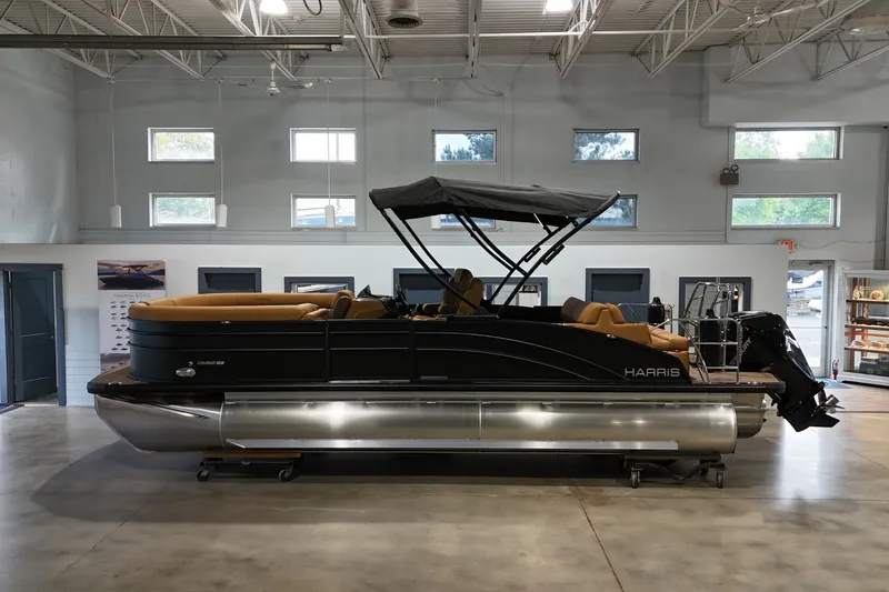 Slide: The Image of Harris Cruiser 230 2026 - 0