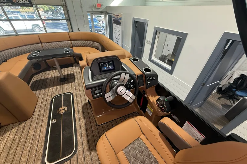 Slide: The Image of Harris Cruiser 230 2026 - 11