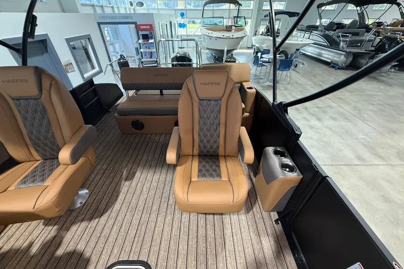 Slide: The Image of Harris Cruiser 230 2026 - 14