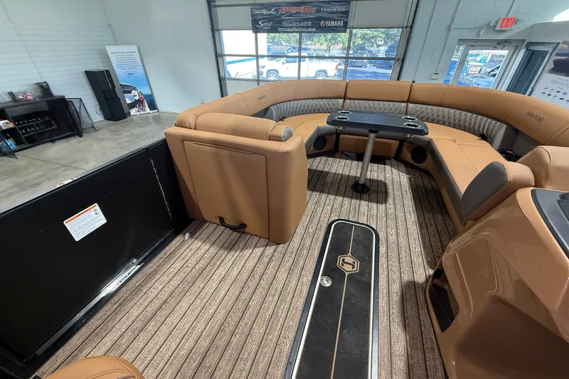 Slide: The Image of Harris Cruiser 230 2026 - 15