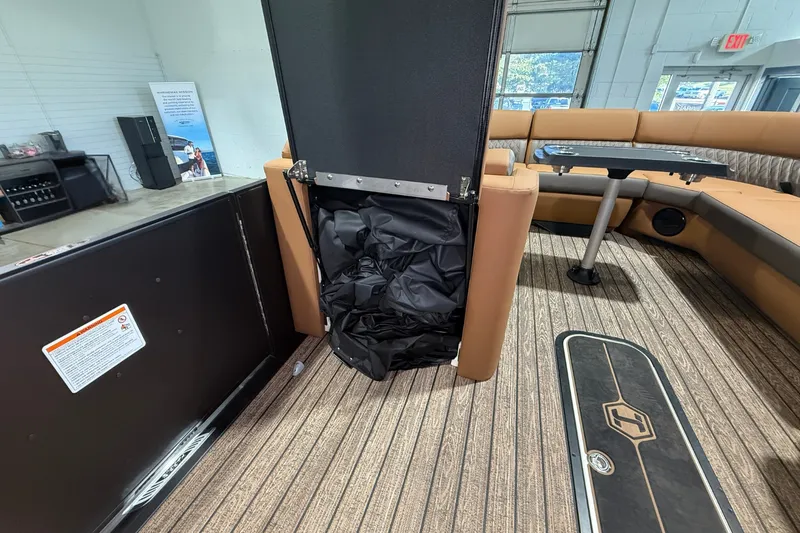 Slide: The Image of Harris Cruiser 230 2026 - 16