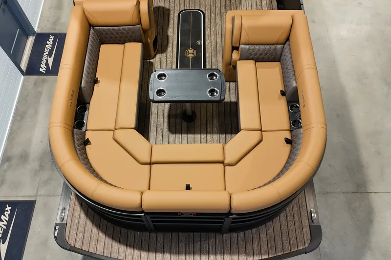 Slide: The Image of Harris Cruiser 230 2026 - 19