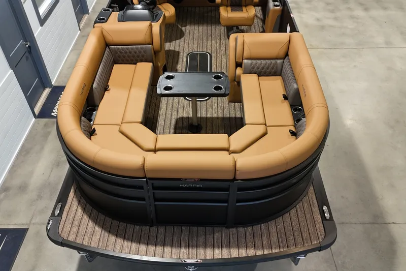 Slide: The Image of Harris Cruiser 230 2026 - 20