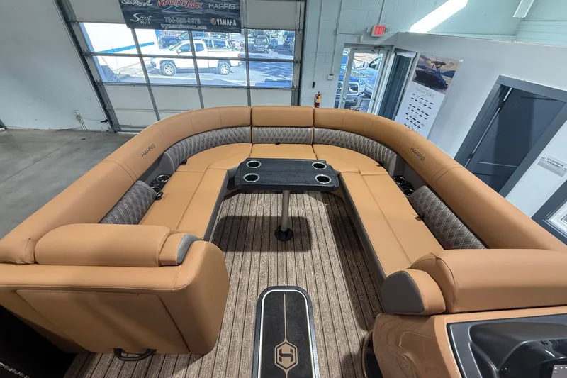 Slide: The Image of Harris Cruiser 230 2026 - 21