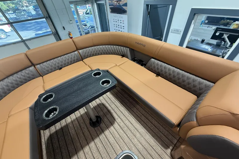 Slide: The Image of Harris Cruiser 230 2026 - 22