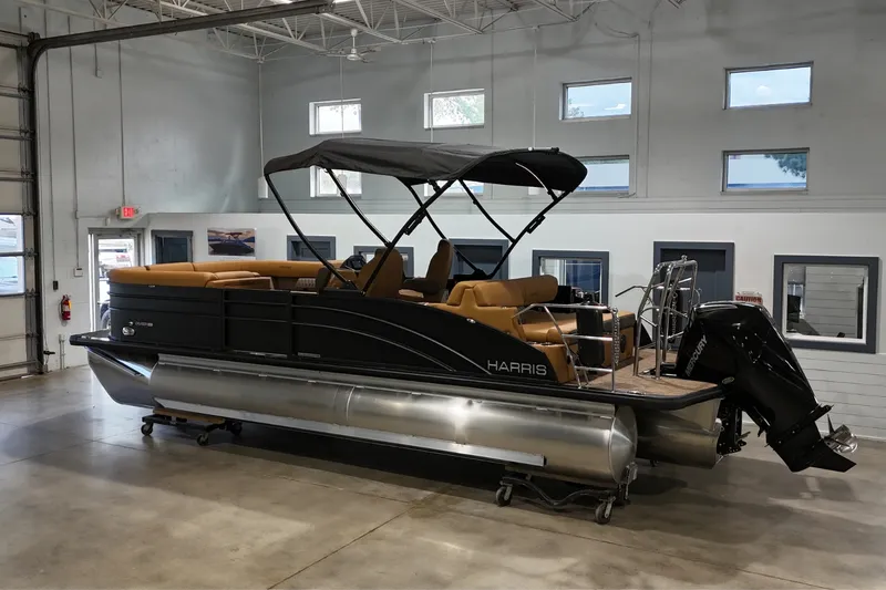 Slide: The Image of Harris Cruiser 230 2026 - 3