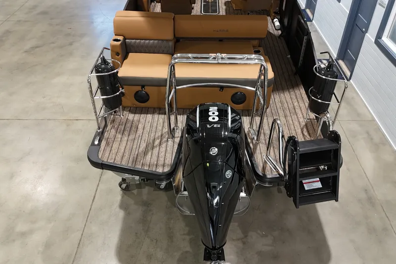 Slide: The Image of Harris Cruiser 230 2026 - 6