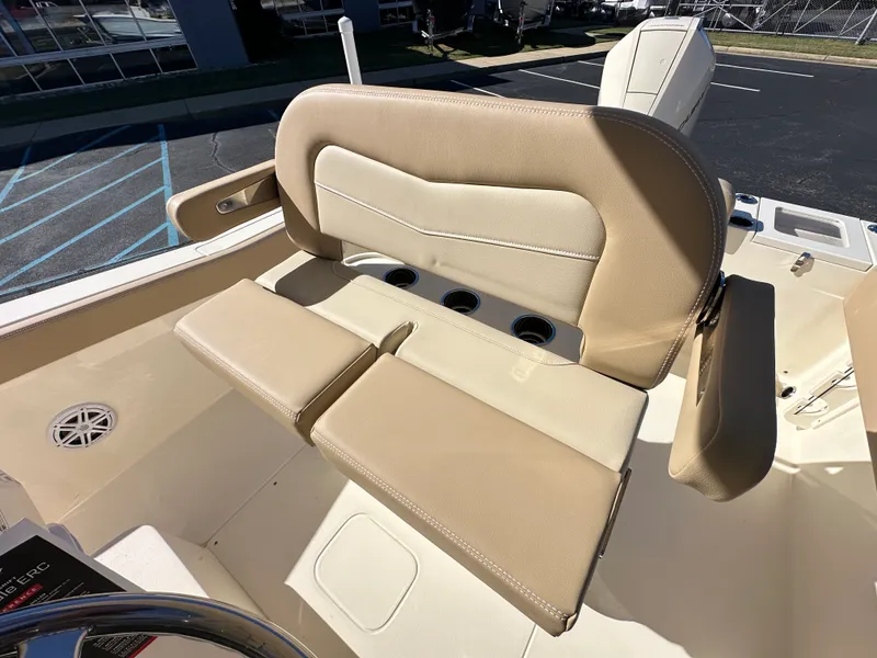 Slide: The Image of Scout 240 XSF 2026 - 13