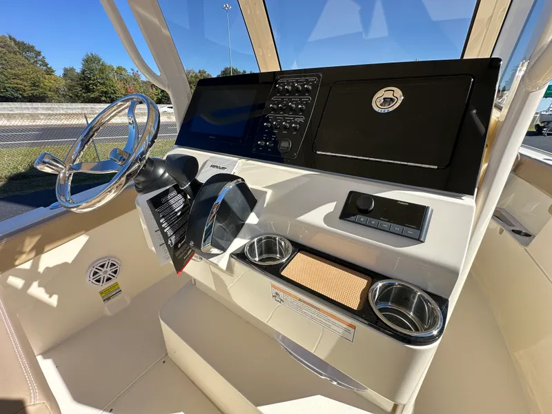 Slide: The Image of Scout 240 XSF 2026 - 15