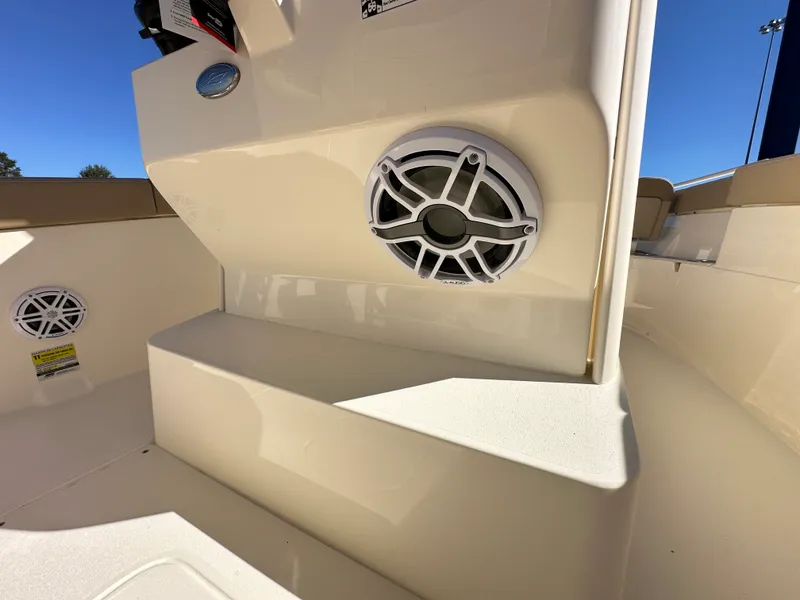 Slide: The Image of Scout 240 XSF 2026 - 16