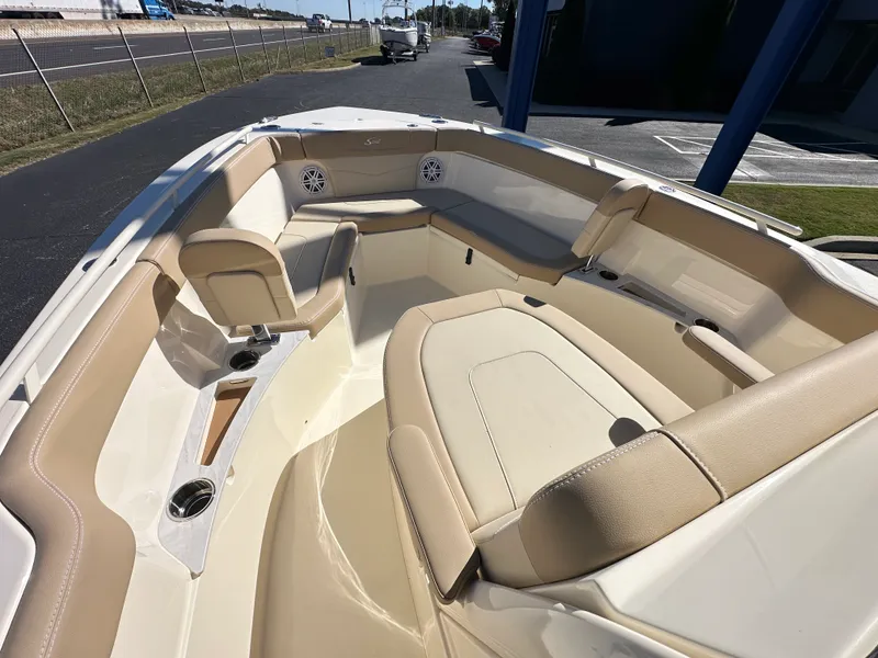 Slide: The Image of Scout 240 XSF 2026 - 21